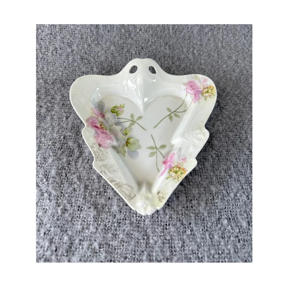 U.C. Bavaria Trinket Dish Vintage Grandmas Tableware Floral Heart Hand Painted‎